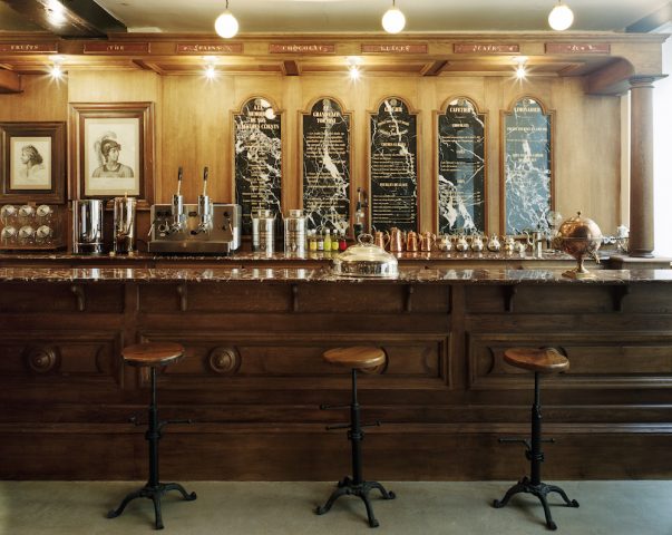 Le renommé Café Tortoni à la boutique Buly rue de Saintonge . photo Pierre Mathieu