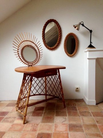 Coiffeuse en rotin, époque 1960 et miroir en rotin amovible, Atelier Vime