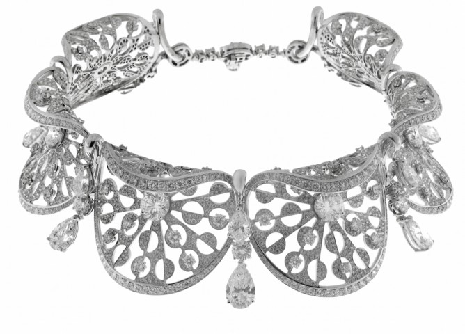 Collier en or blanc et diamants taille poire et brillants, Collection" Jardins à l'italienne"  Bulgari Haute Joaillerie