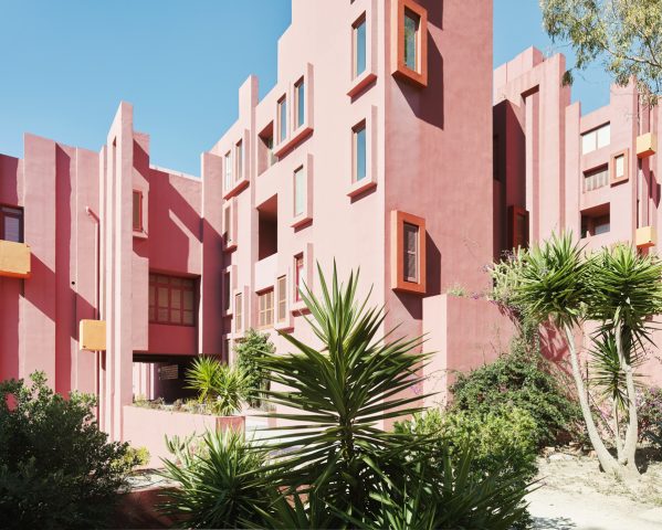 La Muralla Roja conçue à Calp en Espagne par l'architecte Ricardo Bofill photo Gregori Civera