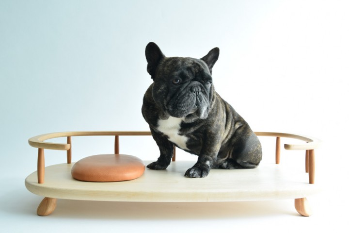 Sofa en bois de cerisier Windsor, design Shigeo Mashiro, Dong Essentials for dogs, Sfera