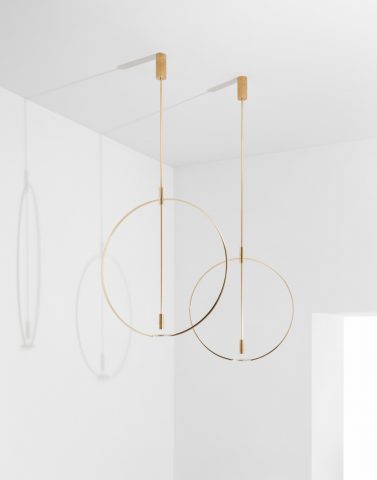 Suspension lumineuse "Magnifier" par Formafantasma