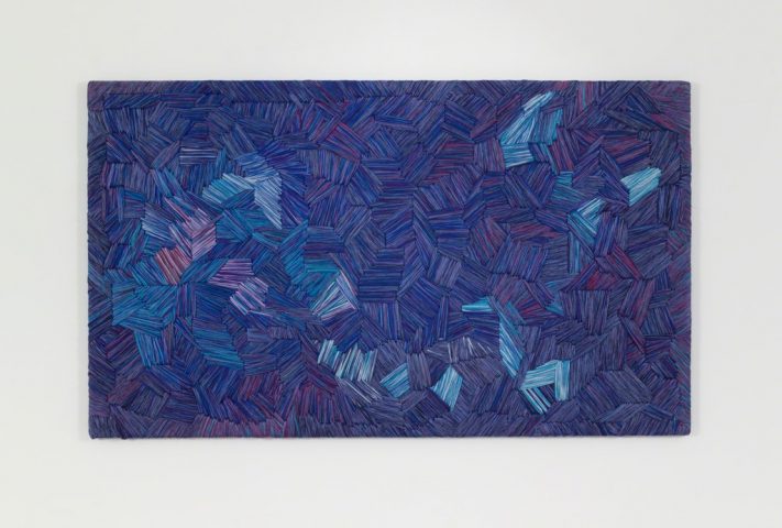 Tapisserie Blue Gros Point, création 1999 Sheila Hicks Galerie Demisch Danant