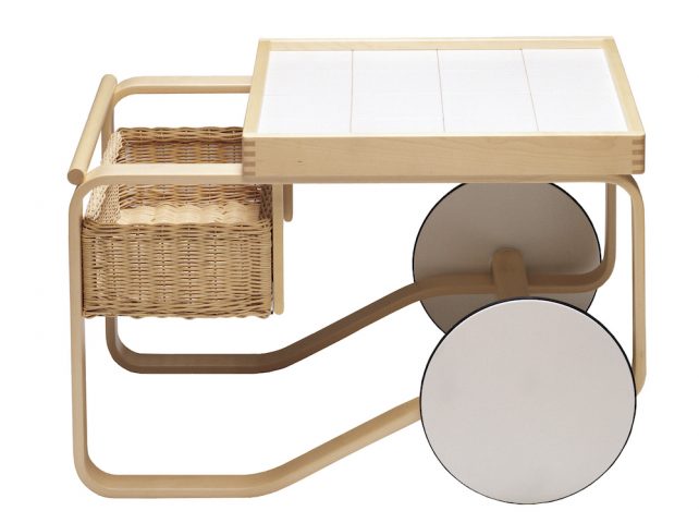 Tea trolley 900 rotin, céramique et bouleau design Alvar Aalto création 1936, réédition Artek