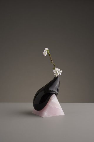 Vase Indefinite en verre soufflé et marbre création Studio E.O