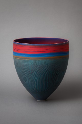  Vase Pippin  Drysdale porcelaine, artist in Western Australia Courtesy of Adrian Sassoon